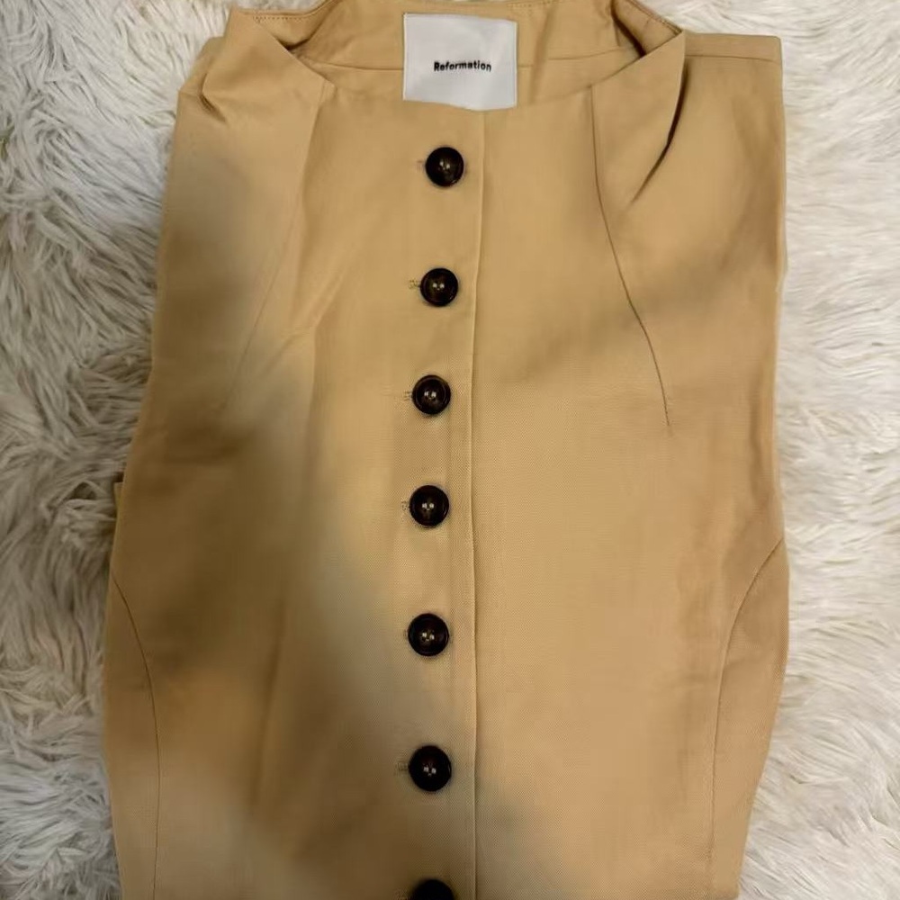 Reformation Lottie Vest Blonde - Picture 5 of 6